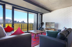 Urban Chic WEX1 Mountain views Pool entertainment